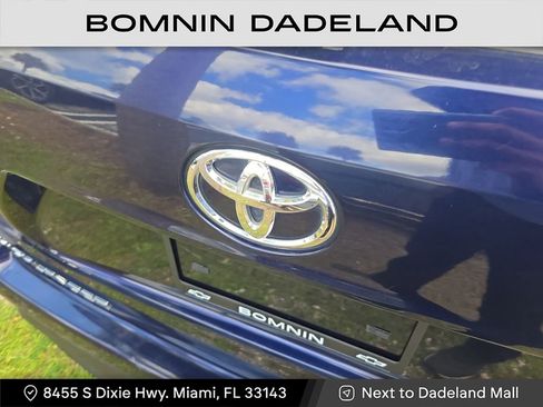 Used 2022 Toyota Highlander L image 6