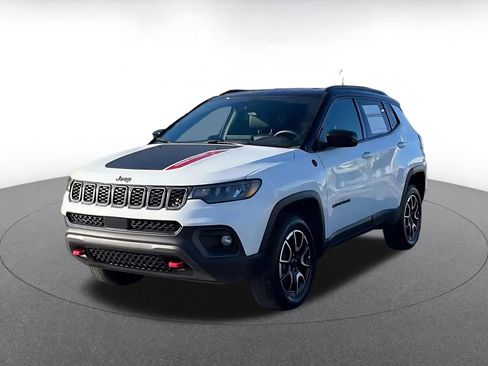 Used 2025 Jeep Compass Trailhawk image 7