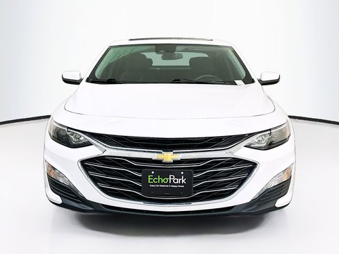 Used 2024 Chevrolet Malibu LT FWD image 2