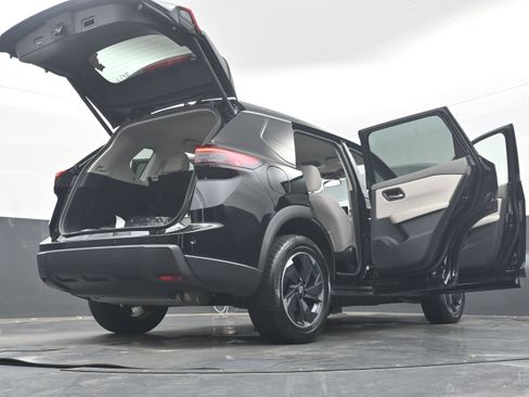 Used 2025 Nissan Rogue SV FWD image 41