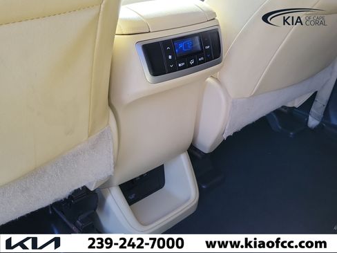 Used 2019 Toyota Highlander XLE FWD image 16