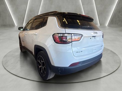 Used 2025 Jeep Compass Limited AWD/4WD image 4