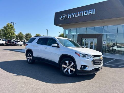 Used 2020 Chevrolet Traverse LT w/ LT Premium Package AWD/4WD image 4