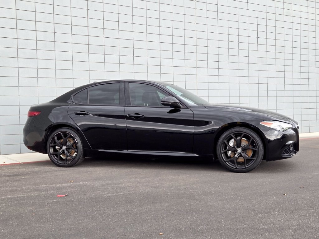 Used 2021 Alfa Romeo Giulia Ti w/ Nero Edizione AWD/4WD image 7