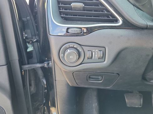 Used 2020 Jeep Cherokee Latitude Plus image 16