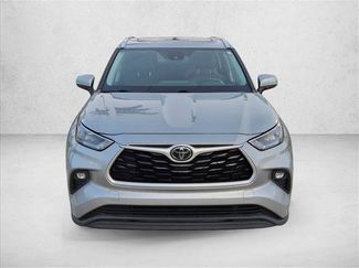 Used 2020 Toyota Highlander XLE FWD video 2