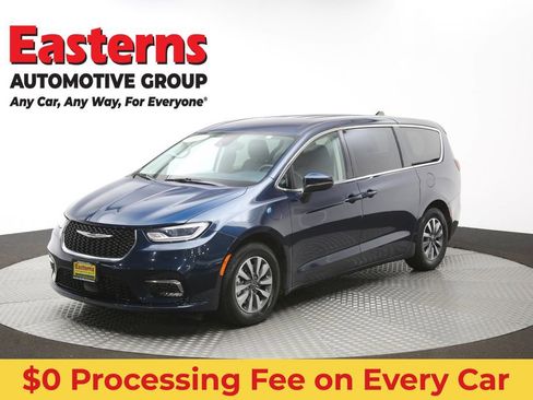 Used 2023 Chrysler Pacifica Touring-L FWD image 58