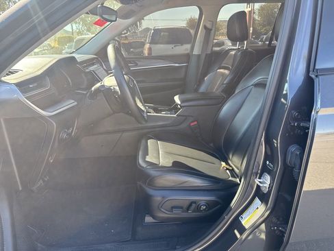 Used 2023 Jeep Grand Cherokee Limited image 21