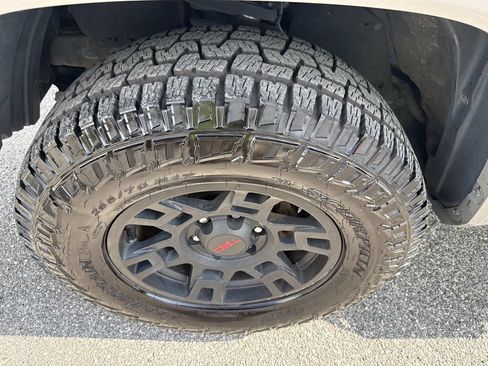 Used 2021 Toyota Tacoma SR5 RWD image 11