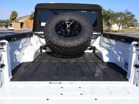 Used 2024 Jeep Gladiator Sport image 18