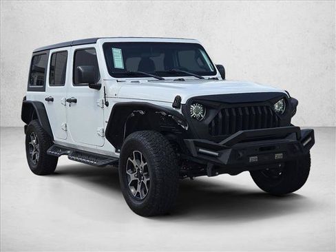 Used 2018 Jeep Wrangler Unlimited Sahara AWD/4WD image 3