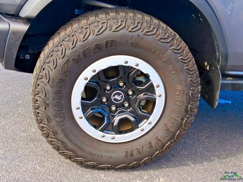 Used 2023 Ford Bronco Badlands w/ Sasquatch Package AWD/4WD image 9