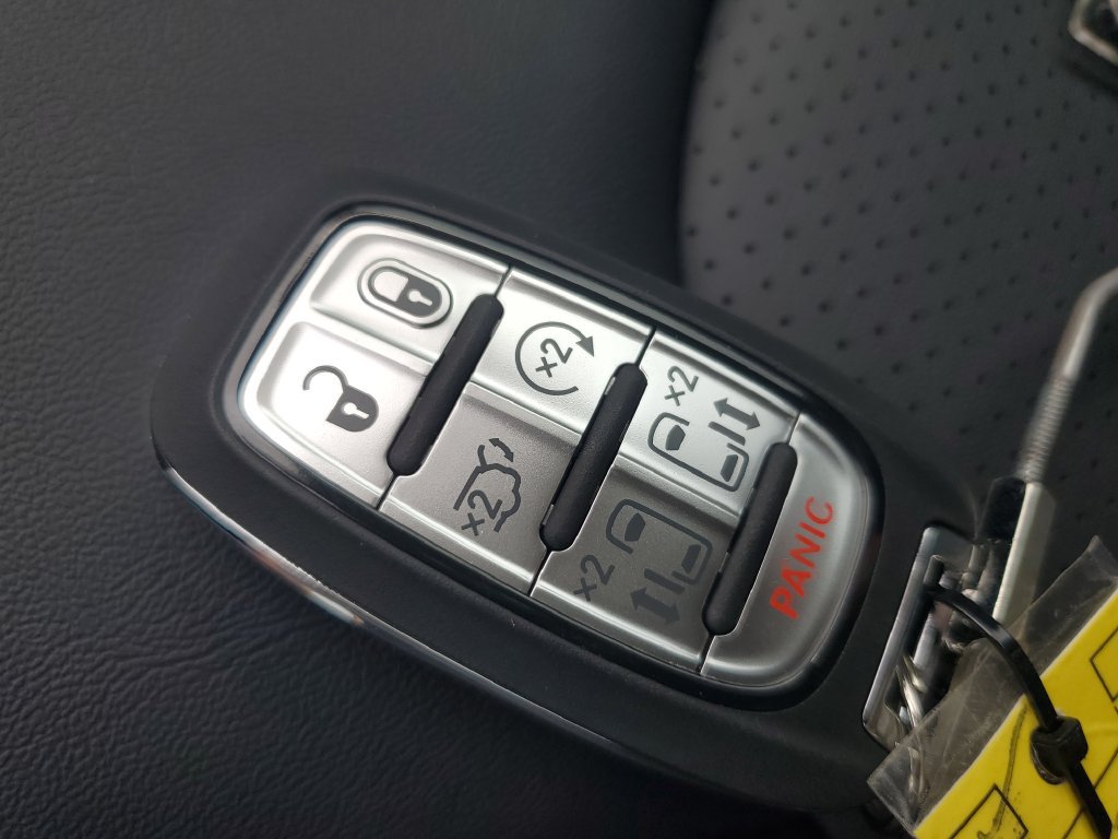 New 2027 Chrysler Pacifica Select FWD image 27