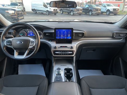 Used 2023 Ford Explorer XLT AWD/4WD image 23
