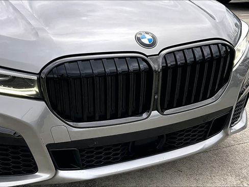 Used 2022 BMW 740i w/ M Sport Package image 28