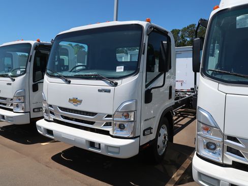 New 2025 Chevrolet Low Cab Forward image 5