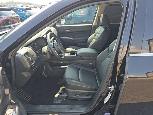 Certified 2025 Nissan Pathfinder SL w/ SL Premium Package FWD image 6