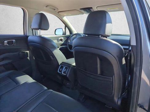 Used 2024 Kia Sorento S image 16