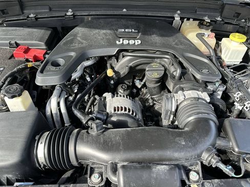 Used 2021 Jeep Gladiator Overland AWD/4WD image 17