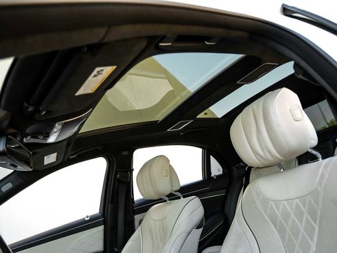 Used 2017 Mercedes-Benz S 550 Sedan image 5