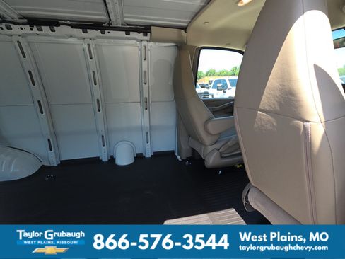 New 2026 Chevrolet Express 3500 w/ Driver Convenience Package RWD image 30