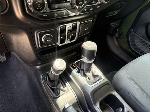 Used 2021 Jeep Gladiator Sport AWD/4WD image 34