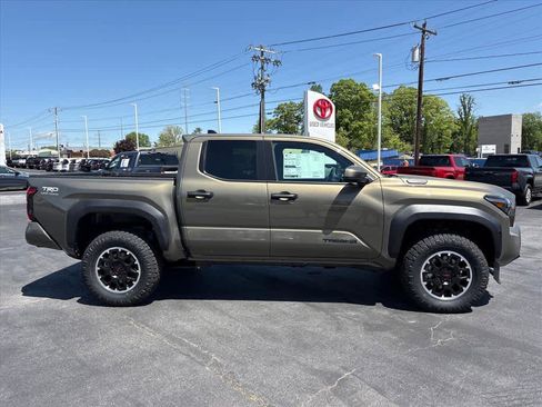 New 2026 Toyota Tacoma TRD Off-Road AWD/4WD image 2