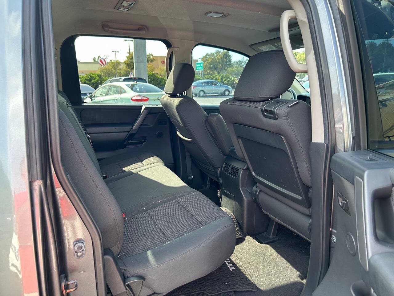 Used 2014 Nissan Titan SV w/ SV Value Truck Package RWD image 11