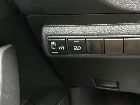 Used 2023 Toyota Corolla SE image 28