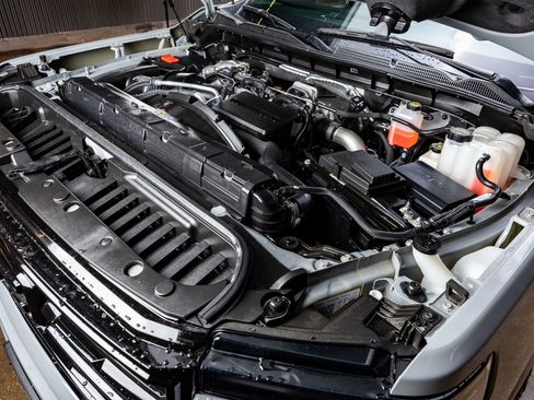 Used 2025 GMC Sierra 2500 AT4 w/ Technology Package image 40