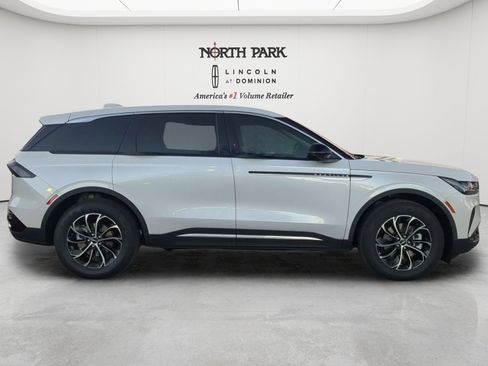 New 2026 Lincoln Nautilus Premier AWD/4WD image 2