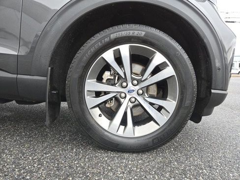 Used 2020 Ford Explorer Platinum w/ Premium Technology Package image 13