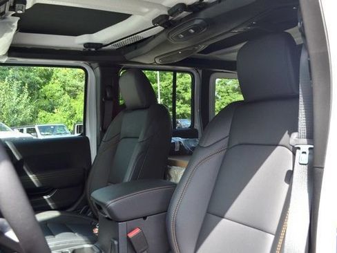 New 2026 Jeep Wrangler Unlimited Sahara AWD/4WD image 15