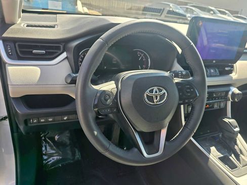 Used 2023 Toyota RAV4 XLE Premium image 28