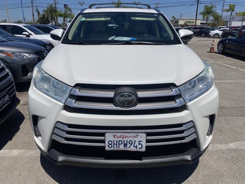Used 2019 Toyota Highlander XLE w/ Carpet Mat Package (TMS) FWD image 3