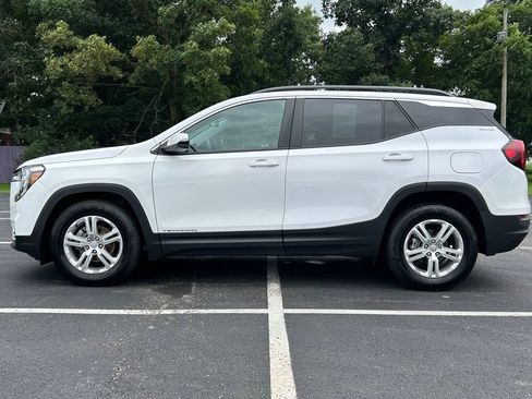 Used 2022 GMC Terrain SLE w/ Driver Convenience Package image 4