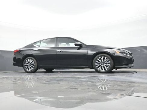 Used 2025 Nissan Altima 2.5 SV FWD image 50