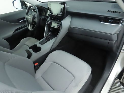 Used 2021 Toyota Venza LE image 17