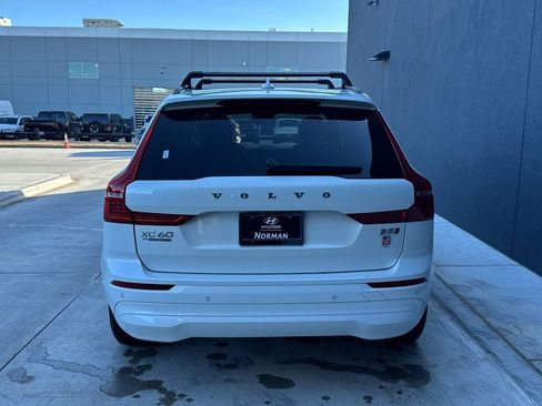 Used 2022 Volvo XC60 B5 Momentum image 21