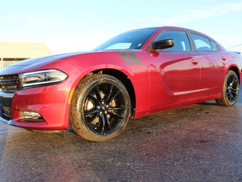 Used 2018 Dodge Charger SXT Plus w/ Blacktop Package image 10
