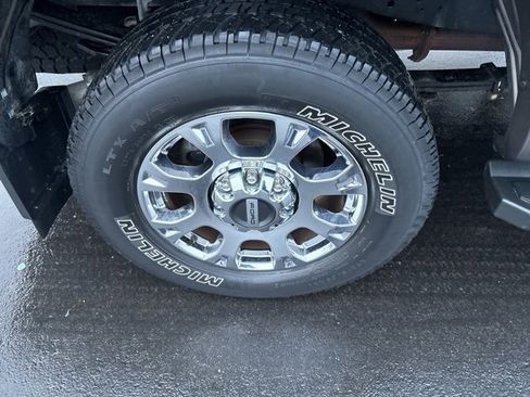 Used 2022 Ford F250 Lariat w/ Lariat Ultimate Package image 4