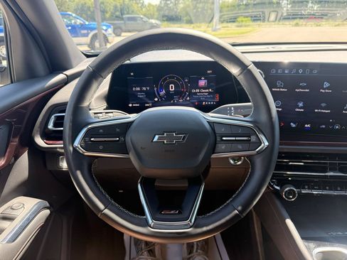 Used 2025 Chevrolet Traverse Z71 w/ Driver Confidence Package AWD/4WD image 18