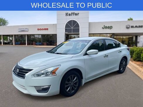 Used 2015 Nissan Altima 2.5 S w/ Sport Value Package FWD image 1