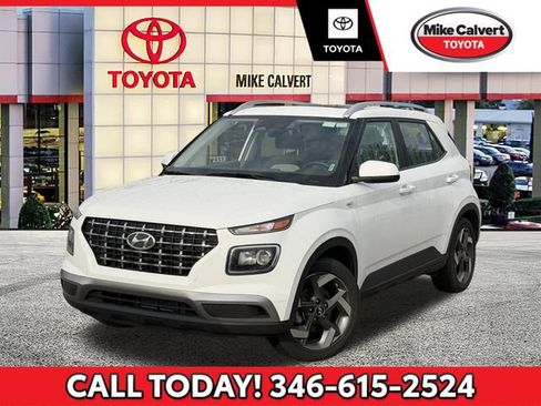 Used 2025 Hyundai Venue SEL FWD image 1