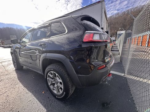 Used 2021 Jeep Cherokee Trailhawk w/ Sun, Sound & Nav Group image 4