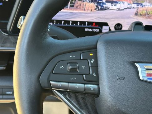 Used 2022 Cadillac Escalade Premium Luxury image 31