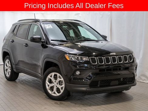 Used 2024 Jeep Compass Latitude AWD/4WD image 1