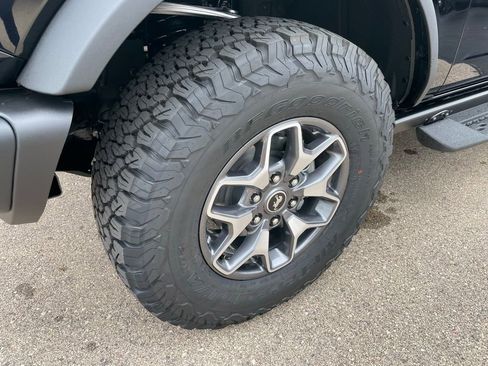 New 2025 Ford Bronco Badlands image 3