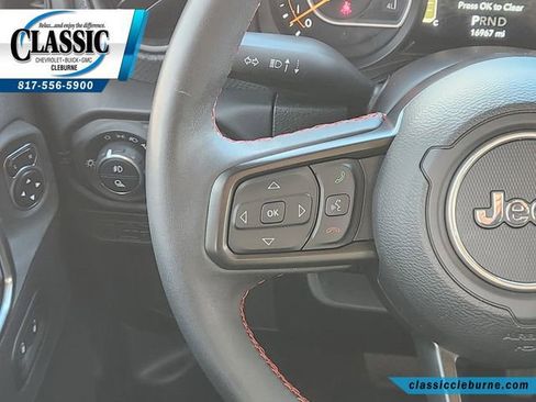 Used 2024 Jeep Gladiator Rubicon w/ Technology Group AWD/4WD image 27