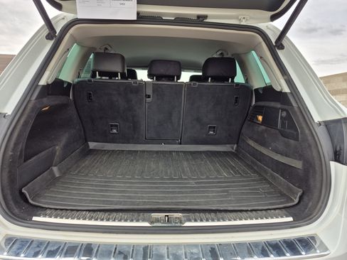 Used 2014 Volkswagen Touareg Sport image 20